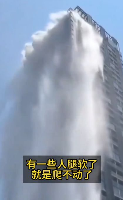 泰国的中国留学生30层楼逃生途中给家人留遗言，跑出来腿都软了