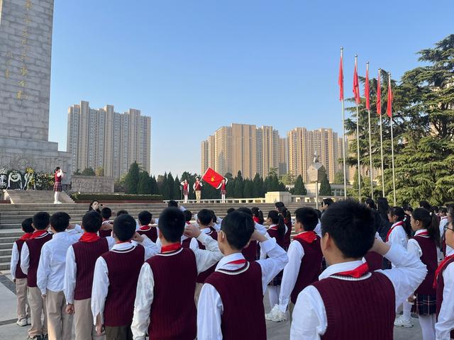 郑州市二七区汝河路小学教育集团清明祭先烈厚植家国情怀