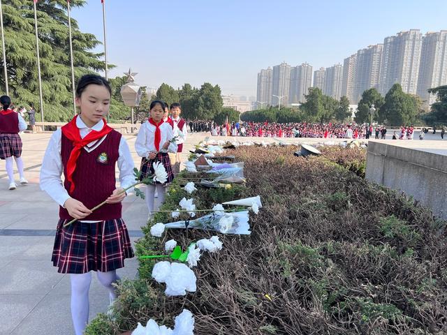 郑州市二七区汝河路小学教育集团清明祭先烈厚植家国情怀