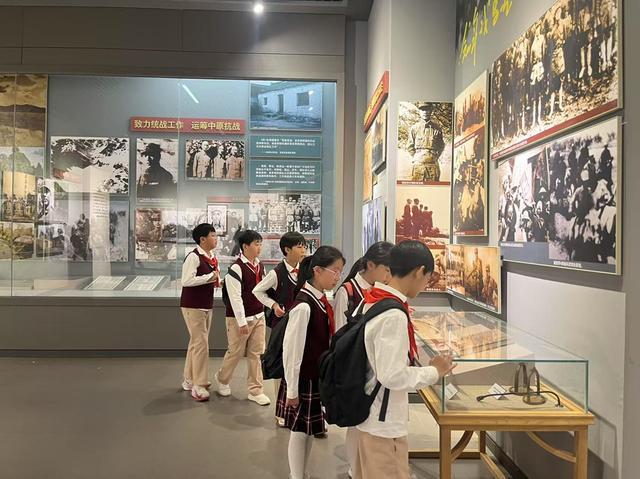 郑州市二七区汝河路小学教育集团清明祭先烈厚植家国情怀