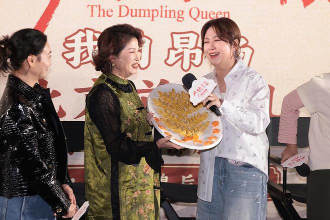 首映｜马丽：真想抱抱臧姑娘，对她说辛苦了