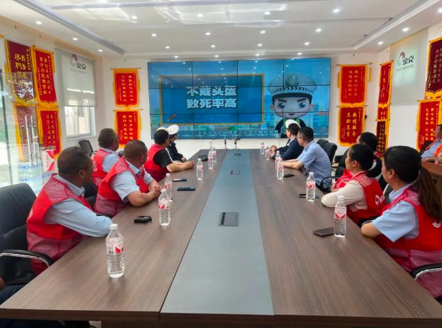 武陟交警走进索克多福公司普法宣传，共筑“五一”安全防线