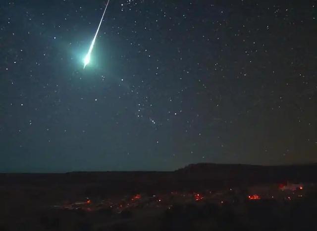 江浙沪多地夜空惊现“火球”，这个神秘的物体究竟从何而来？