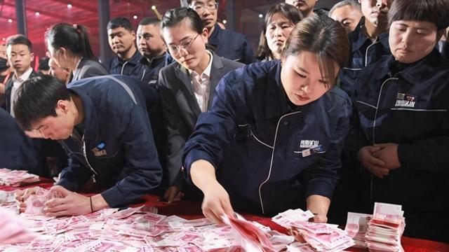 省委书记会见“全网最爱发钱老板”