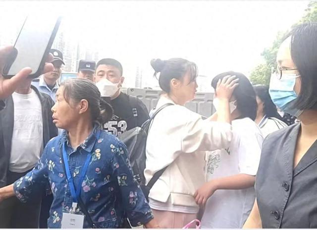“9岁女孩被老师砸伤案”，二审宣判