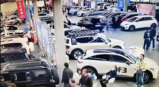 沈阳车展问界 M7 失控，AEB 触发条件引争议