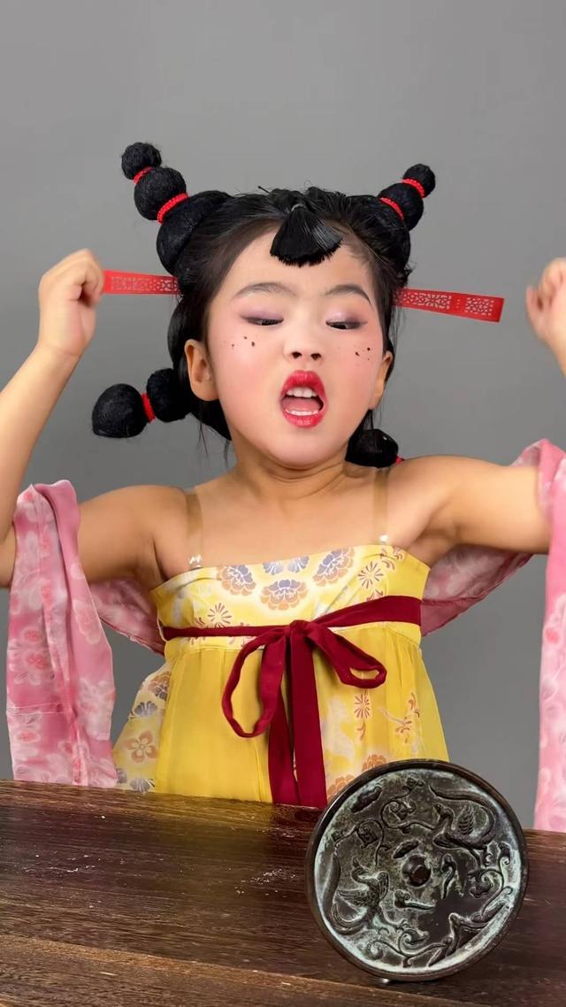 62岁奶奶1比1还原“太乙真猪” 网友：慕了慕了