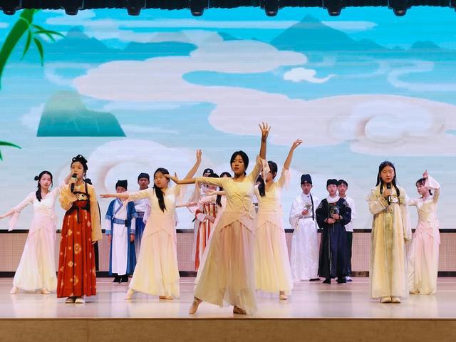看郑州文源小学的最美人间四“阅”天