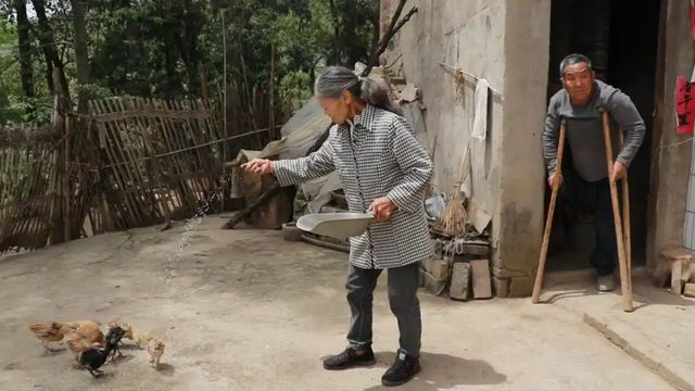 老两口为病故儿子还清17万欠款