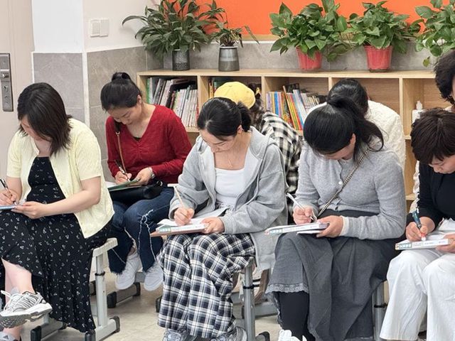 “与世共阅向光而行”—互助路小学颍河校区“颍光”读书会