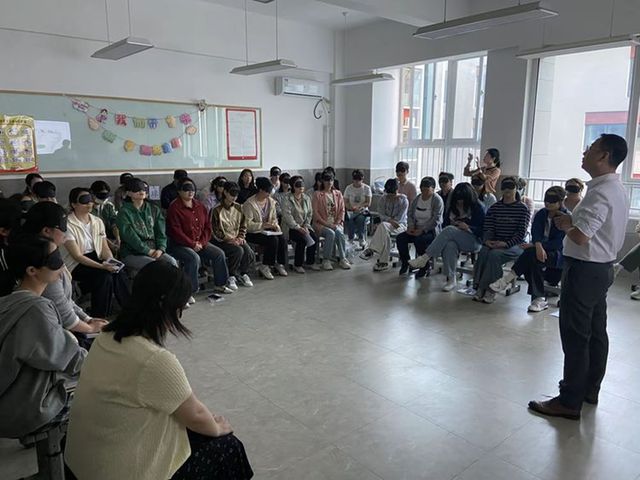 “与世共阅向光而行”—互助路小学颍河校区“颍光”读书会