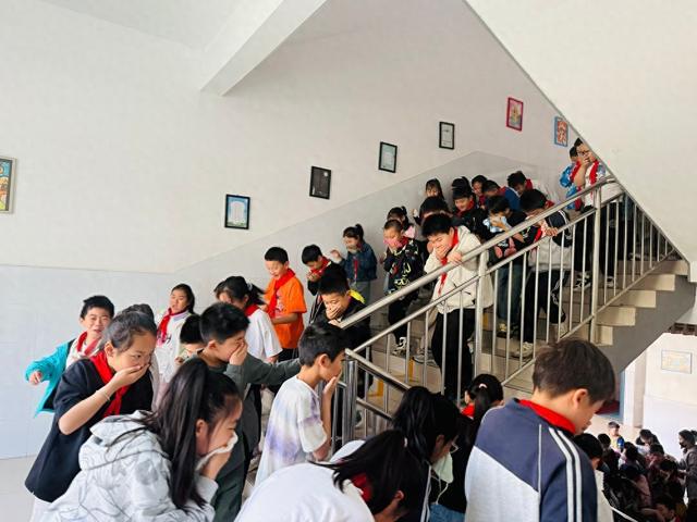 郑州市二七区兴华小学教育集团开展消防演练活动