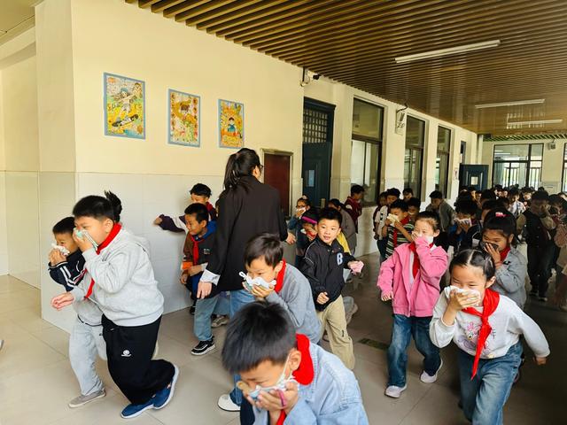 郑州市二七区兴华小学教育集团开展消防演练活动