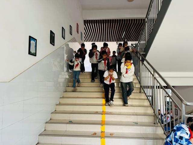 郑州市二七区兴华小学教育集团开展消防演练活动