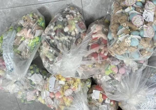 700余件迪士尼周边物资以28万元被拍下！拍卖方:没想到