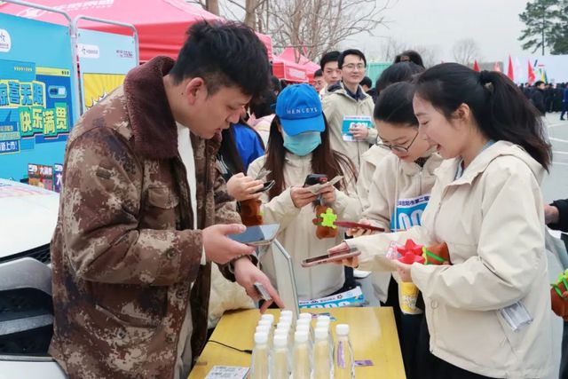 信阳市体彩：赏茶乡春色 练健康体魄