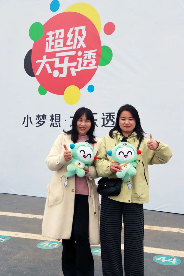 信阳市体彩：赏茶乡春色 练健康体魄