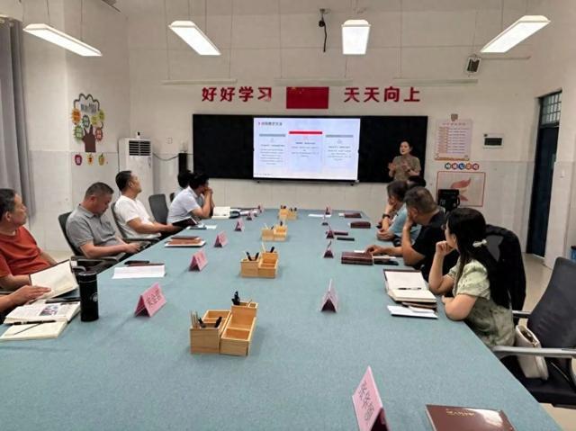 郑州市二七区马寨中心校校长论坛在先锋路校区成功召开