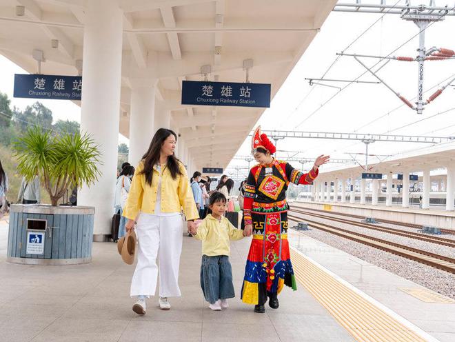 云南铁路端午假期预计发送旅客165万人次