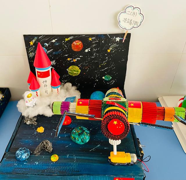 郑州市二七区兴华小学教育集团举行书画艺术展