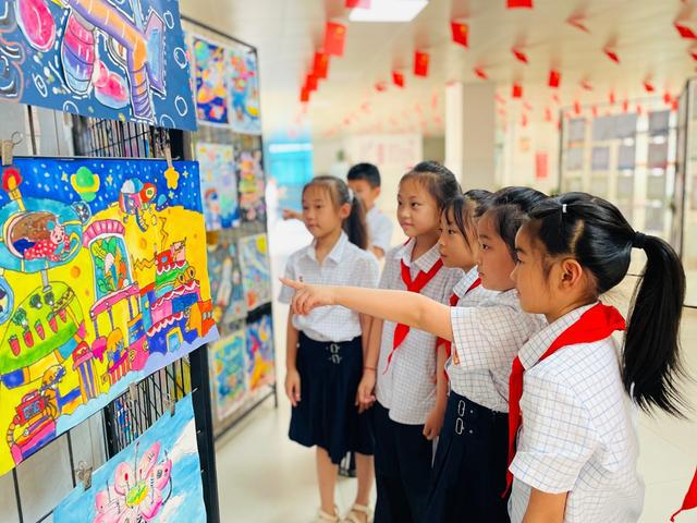郑州市二七区兴华小学教育集团举行书画艺术展