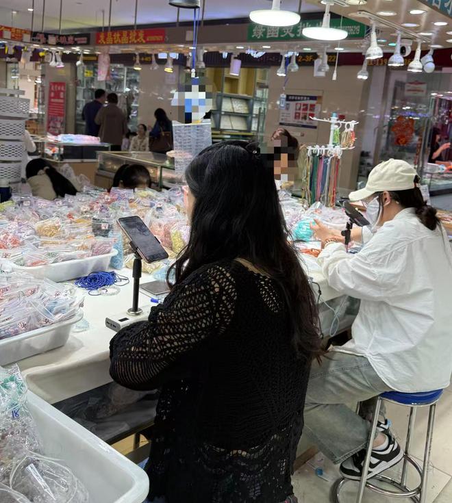 实探江苏东海水晶城：一年爆卖400亿，谁在捧红“疯狂的石头”？