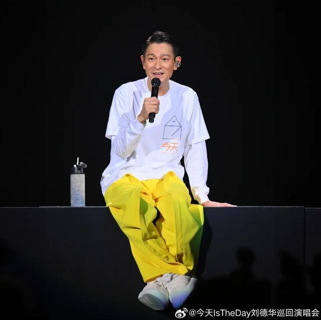 63岁刘德华回应“70岁还会在舞台上唱歌吗”：必须要可以