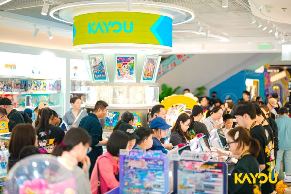 首家卡游城市旗舰店落地上海，央视点赞“谷子经济”消费新场景