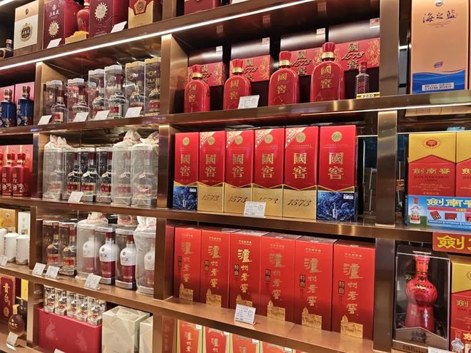 送金条、蜜月游……白酒激战婚宴“五一档”