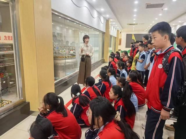 济源：南街学校开展“追寻伟人足迹 传承红色基因”研学活动