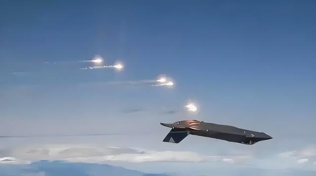 F-35隐形神话被胡塞击穿？五角大楼的"天价战机"差点变烟花