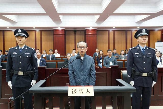 中信银行资产管理业务中心原副总裁罗金辉一审被控受贿超4437万