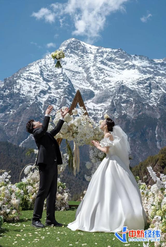 “玉龙雪山脚下长满新娘”，有公司日赚上万