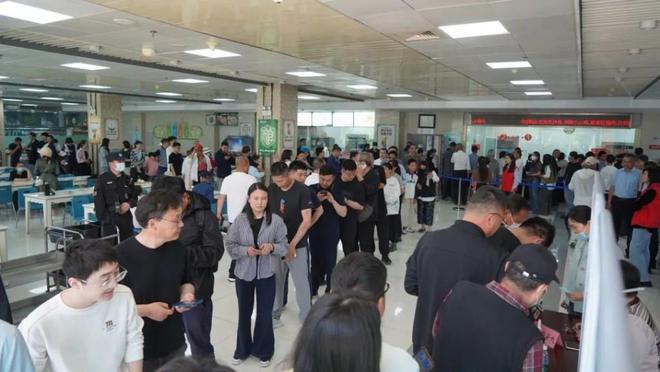 五一假期多地政府食堂对外开放：部分机关食堂饭菜“秒没”