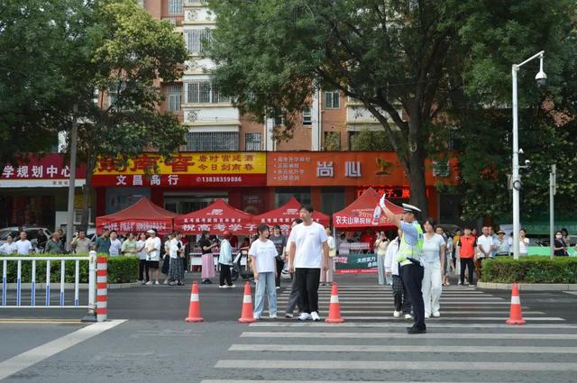 郑州交警提醒：高考遇上周一，9日高峰出行请您主动避让